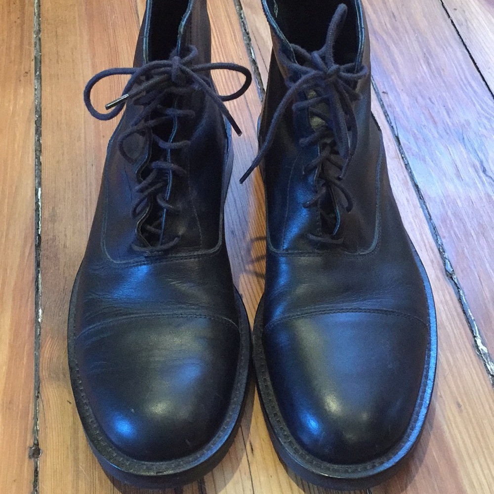 Men’s Banana Republic black leather boots size 8.